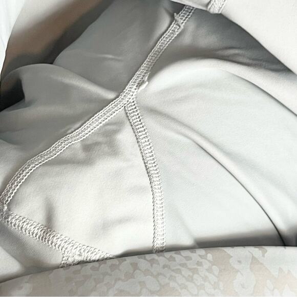 TEREZ Dove Gray Snakeskin Foil UpLift High Compression Leggings Woman’s size XL - Picture 3 of 7